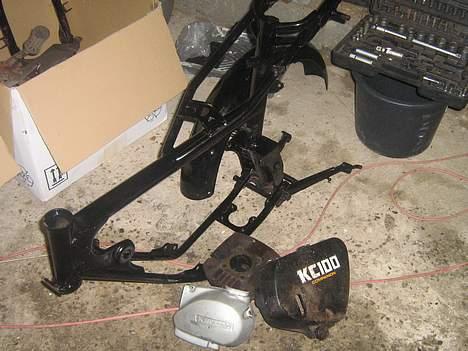 Kawasaki KC 100 Companion - Som den var i løs dele da jeg fik den.. billede 7
