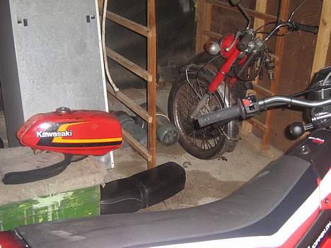 Kawasaki KC 100 Companion - Som den var i løs dele da jeg fik den.. billede 10