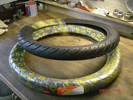 Puch maxi "GILARDONI" projekt - Duro semislick 2.50-17 billede 19