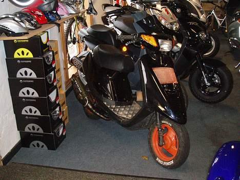 Yamaha jog as lc solgt - Den 8-10-06, hvor den står i butikken på mit arbejde billede 7