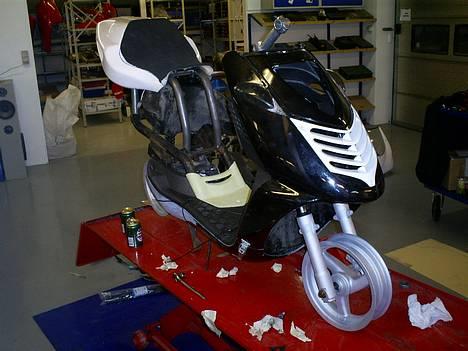 Aprilia Sonic SÐ LC til salg BYD - syns selv det bliver lækkert.. skulle se lige se om jeg kunne bruge orginal tank men lader det ik til :P billede 4