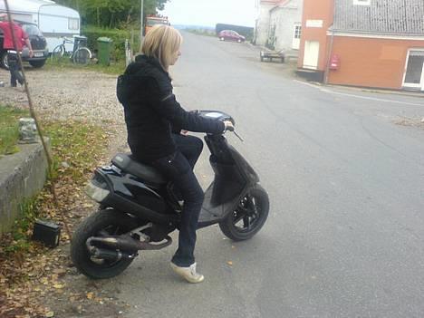 Yamaha JOG  BYttet ! - min smukke kæreste :)    og joggen :P billede 3