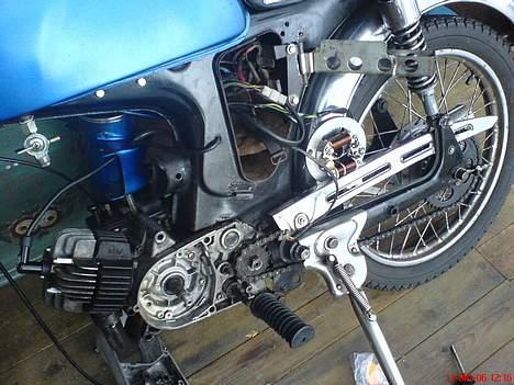 Yamaha 4 gear-solgt - jeg er igang med at skifte tændingsdelene på ankerpladen billede 2