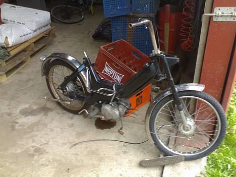 Puch Maxi K - Solgt :'( - 09-10-2006 - FØR! jeg satte forhjulet på og opdagede hullet i stellet... :( billede 4