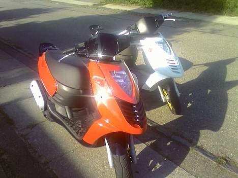 Aprilia sonic - min scooter og en af mine venners ;) billede 5