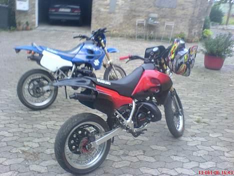 Suzuki smx - SOLGT - min og kammis maskine lige før vi skulle ud og rulle billede 2