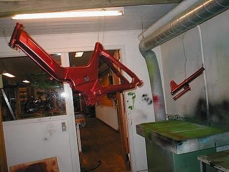 Puch maxi k e50 solgt (før) - i maler rummet nu skal den bare have vand slibe papir og så males igen og så klarlak billede 1