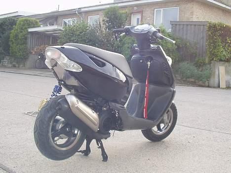 Aprilia Sonic PROJEKT - nuu. mangler lidt endnu. det er de gamle skjolde som er på. har pudset fælgene der. billede 19