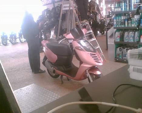 Aprilia Sonic - den er den her farve i virkeligheden .. billede 4