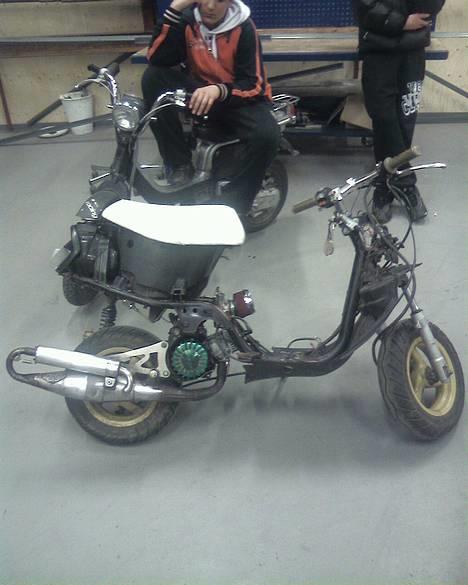 Yamaha Jog FS MHR!!! Byttet.  - uden skjolde. og med hvidt sæde. (lidt gammelt.)  billede 5
