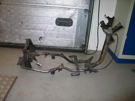 Yamaha Jog Space - strippet stel .. har haft slebet lidt på det, men er aldrig blevet færdig .. måtte jeg jo så gøre noget ved ! billede 14