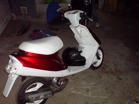 Yamaha Jog (STJÅLET) - De hvide skjolde er altså ikk helt hvide mere :b billede 5