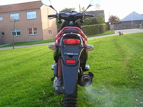 PGO PMX - Jah...Det kom også bag på mig, men den har ikke oset siden. Mærkeligt nok, for den stoppede med det da jeg kørte på den, lige efter dette billed :D billede 4