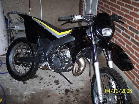 Gilera RCR (SOLGT) - Den er lækker at kører på. Skjoldene  er hos en autolaker i øjeblikket. De bliver blanksorte skjoldene. billede 1