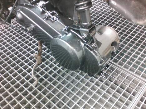 Piaggio zip Projekt Solgt..! - min motorblok der er blevet malet ferrari koks grå :D billede 6