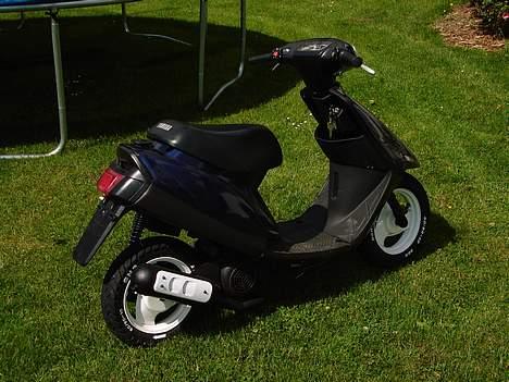 Yamaha                       Jog - Den fik klare baglygteglas senere,- som det ses på nogle af de andre billeder. Dejlig scooter! billede 1