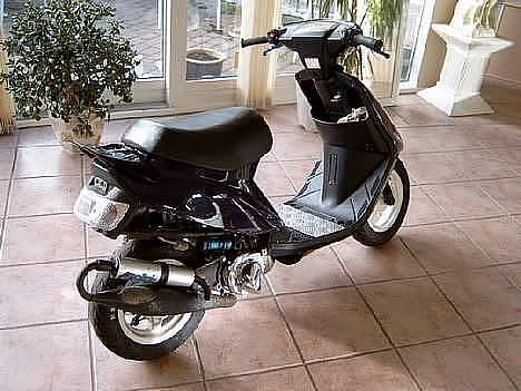 Yamaha Jog AS Evo Solgt. - Billede lånt at forrige ejer billede 1