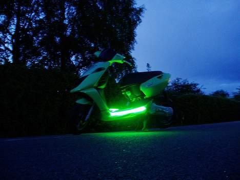 Aprilia sonic *BH* slogt d. 21-5 - så er der sku neon:) billede 1