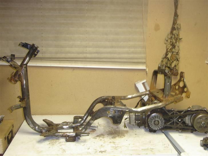 Yamaha jog   FØR ! ! ! - rust :D og har enda pusset på stillet inden jeg tog billederne :O billede 5