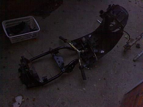 Yamaha jog fs - stel med meget Rust og er revnet nogle steder billede 2