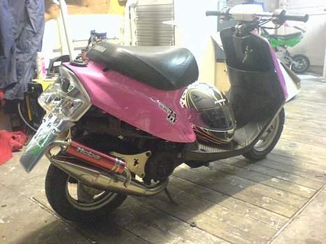 Yamaha Jog(SOLGT) - Udstødningen er faktisk kun for udseendets skyld billede 2