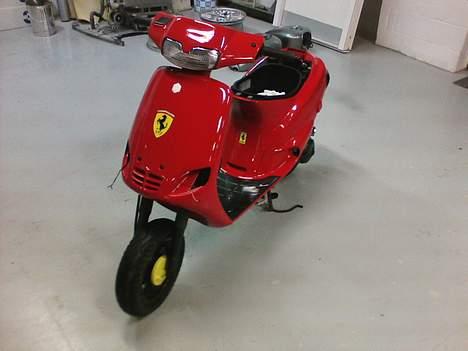 Piaggio zip Projekt Solgt..! - ja det er så min Zip efter lakering.. :D den er blevet fed. :D billede 10