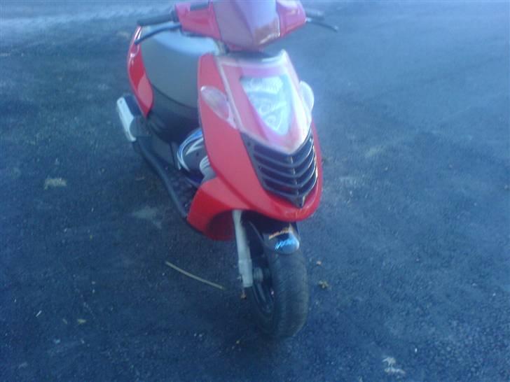 Aprilia sonic  •™• Byttet (: - min sonic som den står ! billede 1