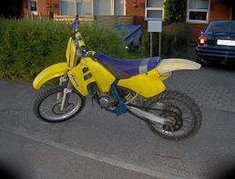 Suzuki rm 125 SOLGT - det blev også taget kort tid efter jeg havde fået den.. billede 4