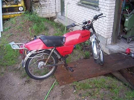 Suzuki Samurai DM50 "Solgt" - Så kom den hjem til fyn d. 10/11/2006    og jeg fik pillet motoren af. billede 3