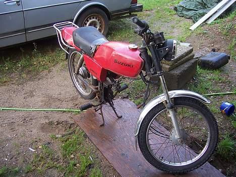 Suzuki Samurai DM50 "Solgt" -  Så kom den hjem til fyn d. 10/11/2006 og jeg fik pillet motoren af billede 5