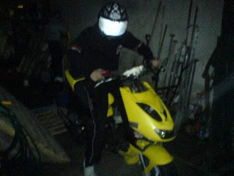 Aprilia SR50 - Lige inden den bliver startet for første gang med det nye tun.. :D billede 1