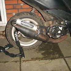 Yamaha Jog R - nakket