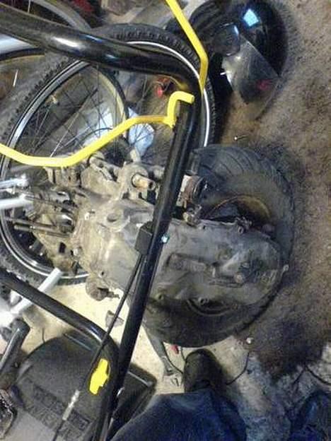 PGO  Hot 50 SOLGT - DET SÅ MOTOREN SOM INDGÅR I BYTTE HANDLEN MEN DER ER DOG CYLINDER PÅ NU billede 11