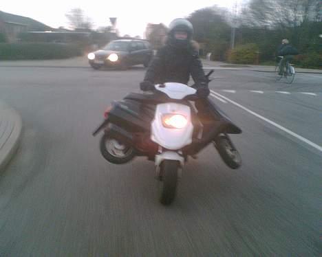 PGO hot50 my baby.. Solgt :'( - hehe et lille vædemål :D billede 4