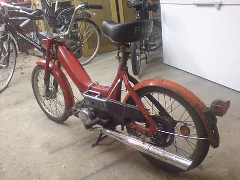 Puch Maxi K (SOLGT) - Bagfra, jeg har ik gjort noget ved den endnu, den står fuldstændig som da jeg købte den for jeg ville først have billeder af den inden jeg lavede noget billede 1