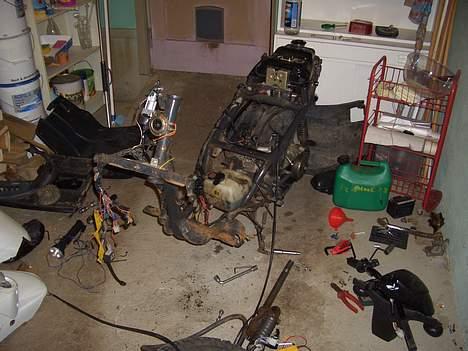 PGO Hot 50 (SOLGT!!) - Har skiftet hele forgaflten. Samt, næsten alle dele i motoren. Så, den er hand made ;D billede 4