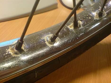 Puch Maxi K (SOLGT) - Så blev fælgen pudset, det tog sgu ik langt tid. billede 9