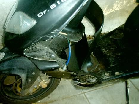 PGO Dr. Big - Farmor Miaken  - Hader biler med langt lys.. Se hva de har gjort! Og jeg har også brækket foden! :S billede 7