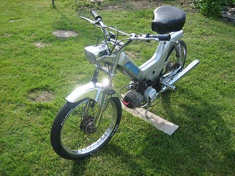 Puch MAXI Kl- silver :D 70cc - Solen skinner altid på den lille silver puch :) billede 2