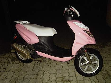 CPI #SOLGT# - . Min scooter som den ser ud nu . ;) billede 3