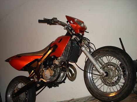 Derbi ¤Senda DXT¤ - skal lige forlygten ikke sidder rigtig på. billede 1