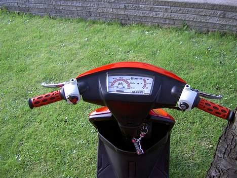 Yamaha Jog As - Byttet til Nrg - MHR Speedometerplade, Progrips, Koso Krom Bremseklinger, Hvide kontakter ! billede 5