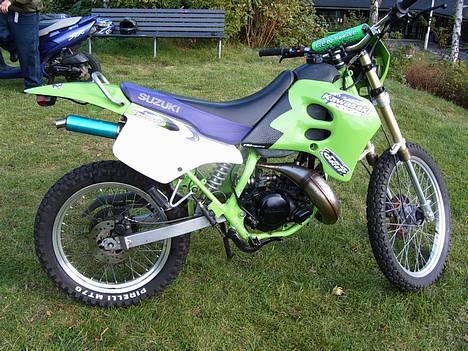Suzuki RMX * STJÅLET ** - Så er der nye billeder !! Kører PT uden forskærmen, men den kommer snart på igen !! billede 1