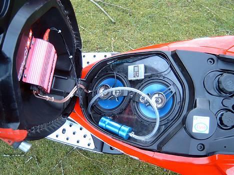 Peugeot Speedfight2 Wrc 206 Solgt - 240w Forstærker, 5.25" 200w Højtalere, Mp3´en (Boostbottle Flyttet) billede 5