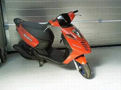 Aprilia Sonic [Stålet] - Det her er billedet som scooterworld.dk har taget.. Har bare lige grapset det fra deres hjemmeside, da jeg ik har digi cam.. billede 1