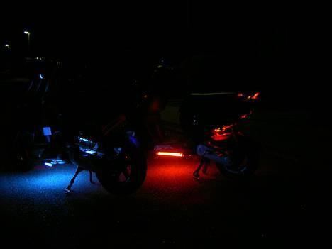 Yamaha jog R ---> NEON :D - Her sammen med en kammis sonic gp billede 9