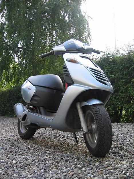 Aprilia Sonic billede 2