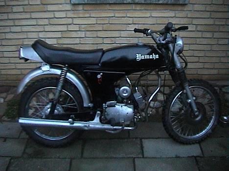 Yamaha FS-1 4g DX - Skal lige have pillet bagskærmen af billede 1