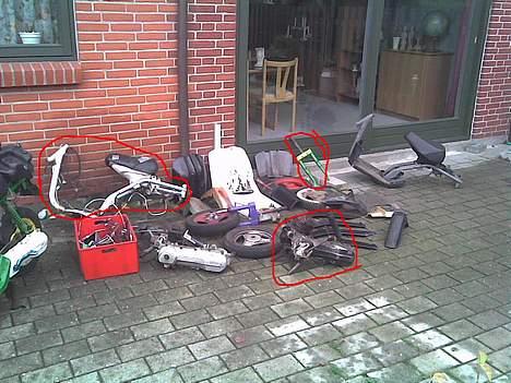 Yamaha passola byttet til puch trillet - dette mer rød  indhegning er til den hvide og sorte billede 3