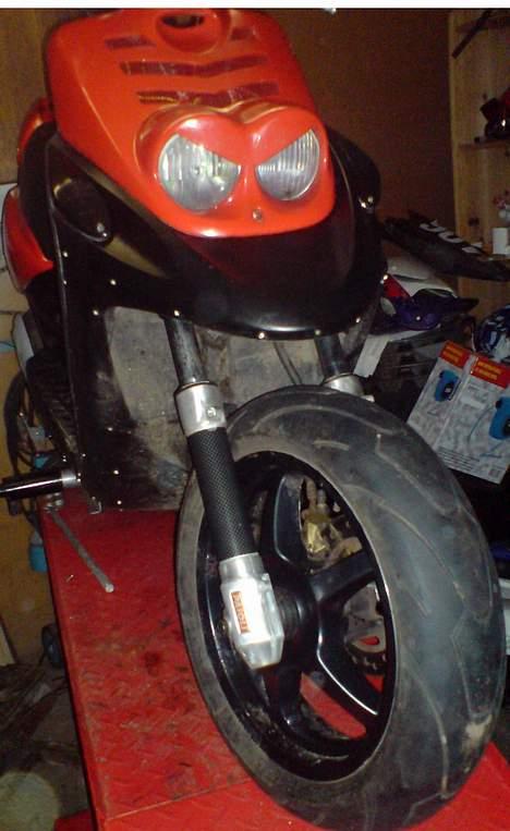 Yamaha Bws solgt - JAJAJAJA ved godt den er beskidt, men skulle lige have et billede af den nye gaffel og fælg. billede 11